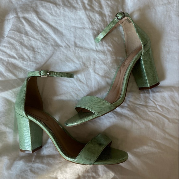 Kelly & Katie Mint Green Block Heel Sandals - Picture 1 of 1